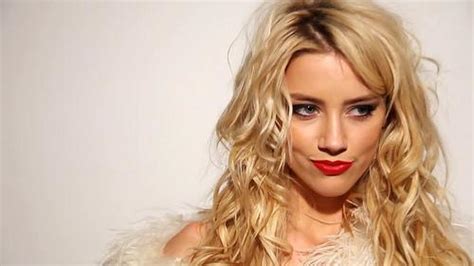 amber heard desnuda|Las fotos de Amber Heard desnuda y como bailarina。